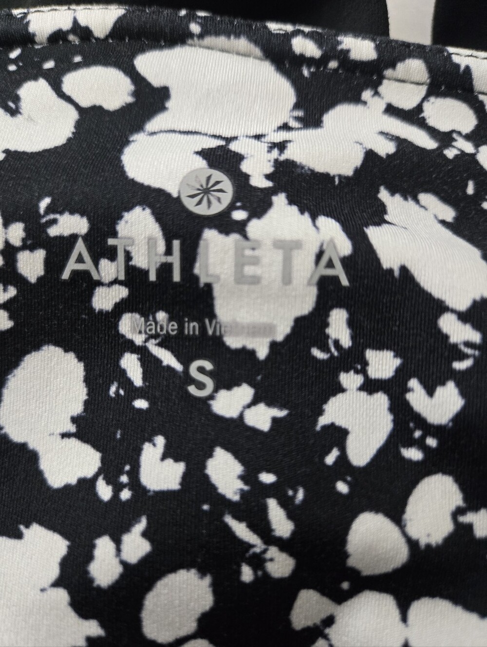 Athleta Capri Leggings Black White Printed Workout Pants Size Small - Picture 11 of 14